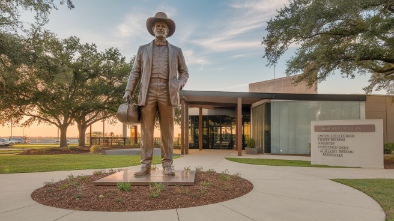 sam houston statue and visitor center